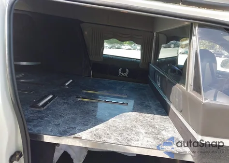 2006 Lincoln Town Car Executive from USA, damaged, VIN 1LJFM88W36Y608043